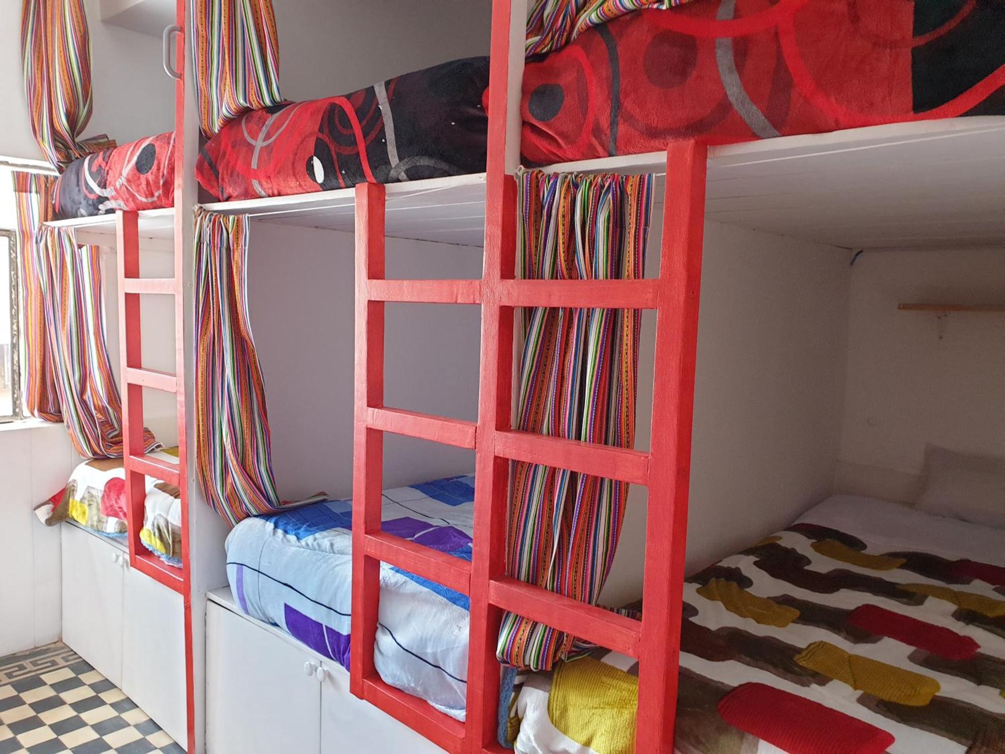Sk Hostal Куско Стая снимка